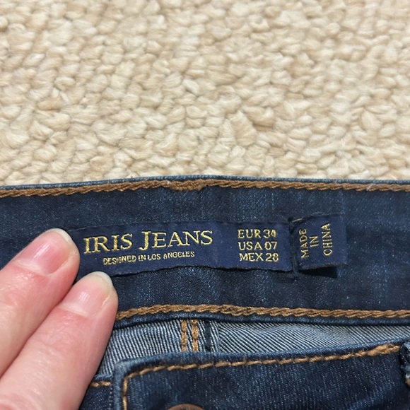 IRIS Skinny Jeans Juniors Size 7. Style IP8182. Medium/Dark wash - Picture 5 of 10
